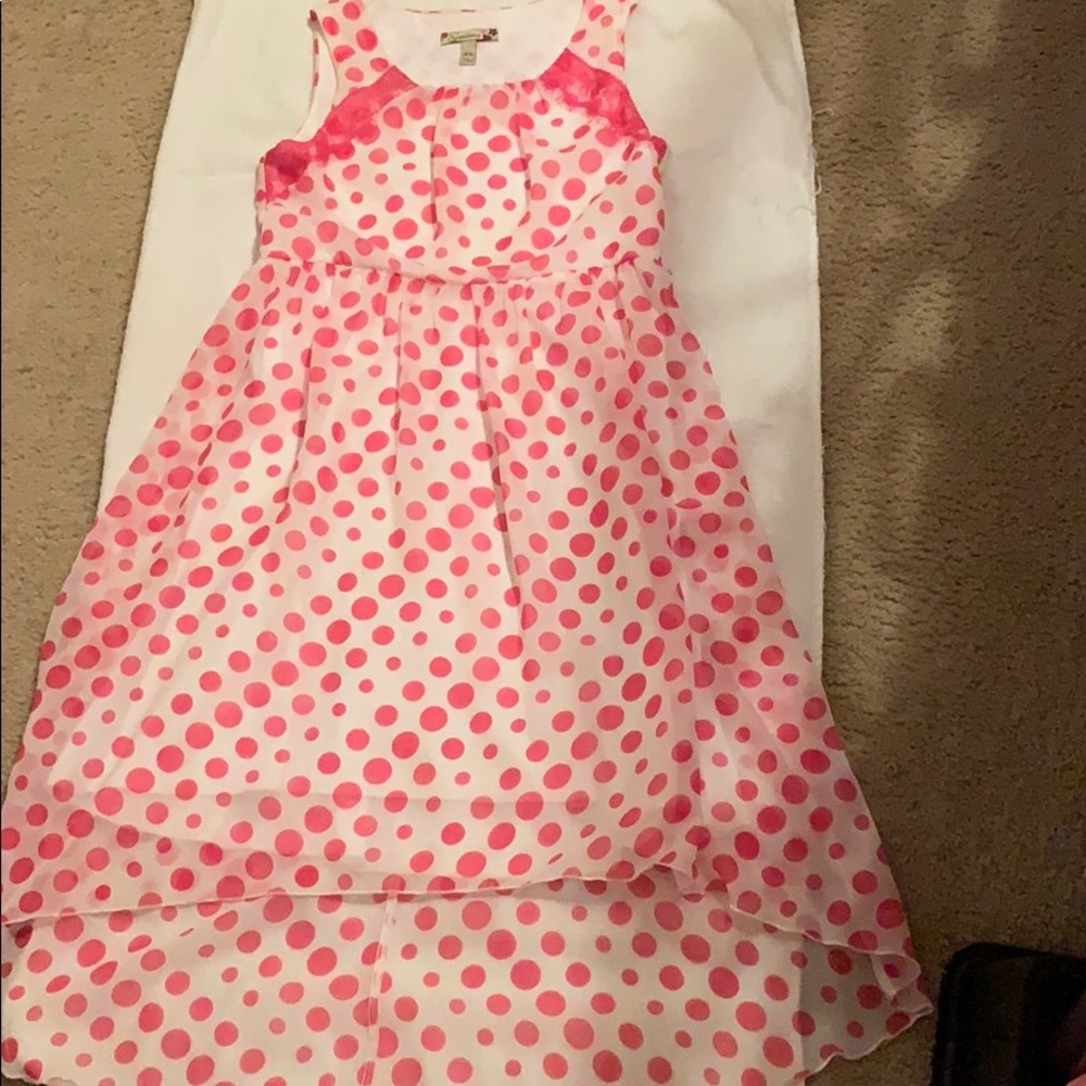A cute high and polka dotted dress💕